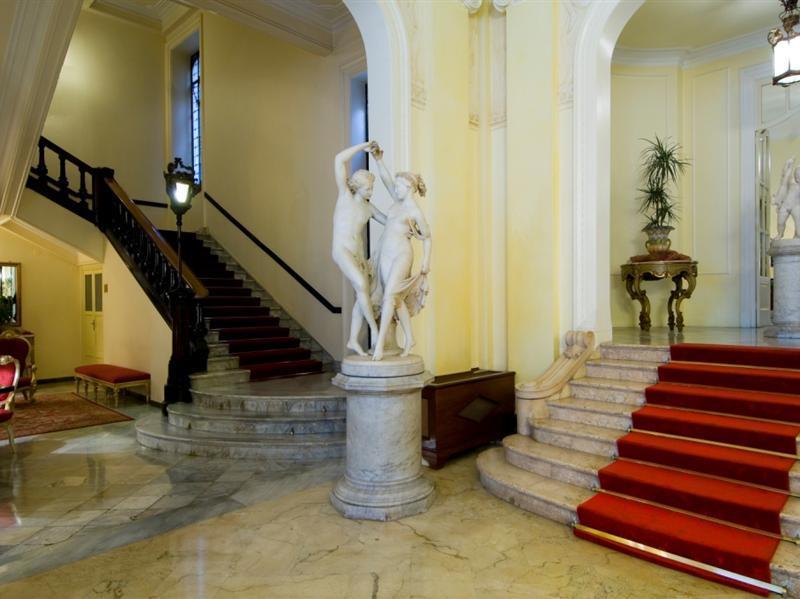 Grand Et Des Palmes